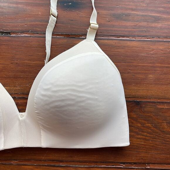 LIVELY All Day Deep V Plunge lightly lined nude bra sz 38C - Picture 2 of 6